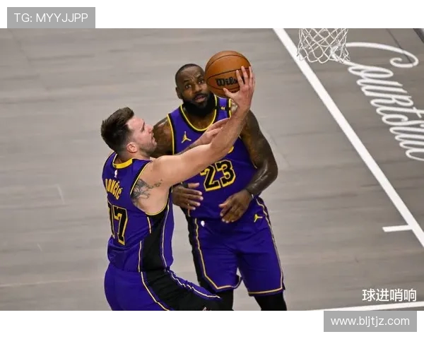 2015年火箭队对阵湖人队比赛精彩回顾