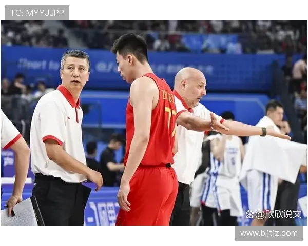 足球场偶遇CBA球员事件回顾